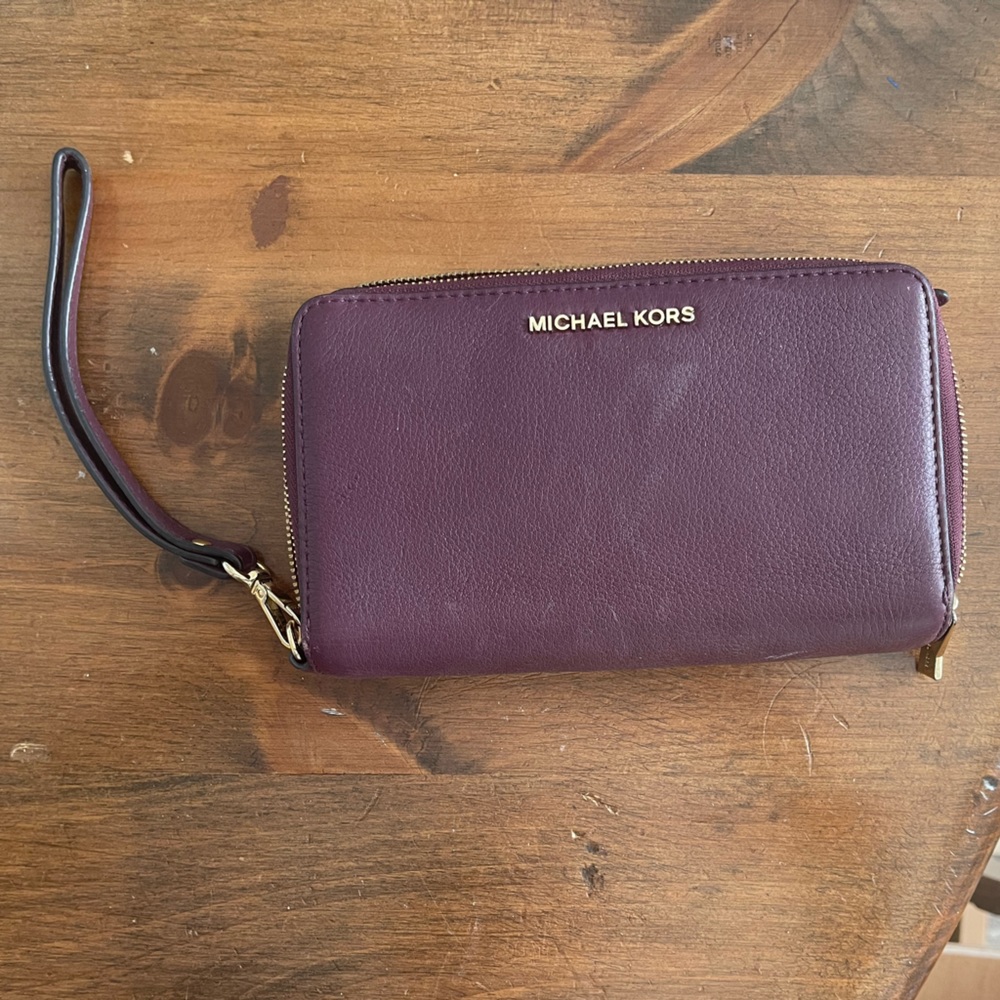 Michael Kors Leather Continental Wristlet